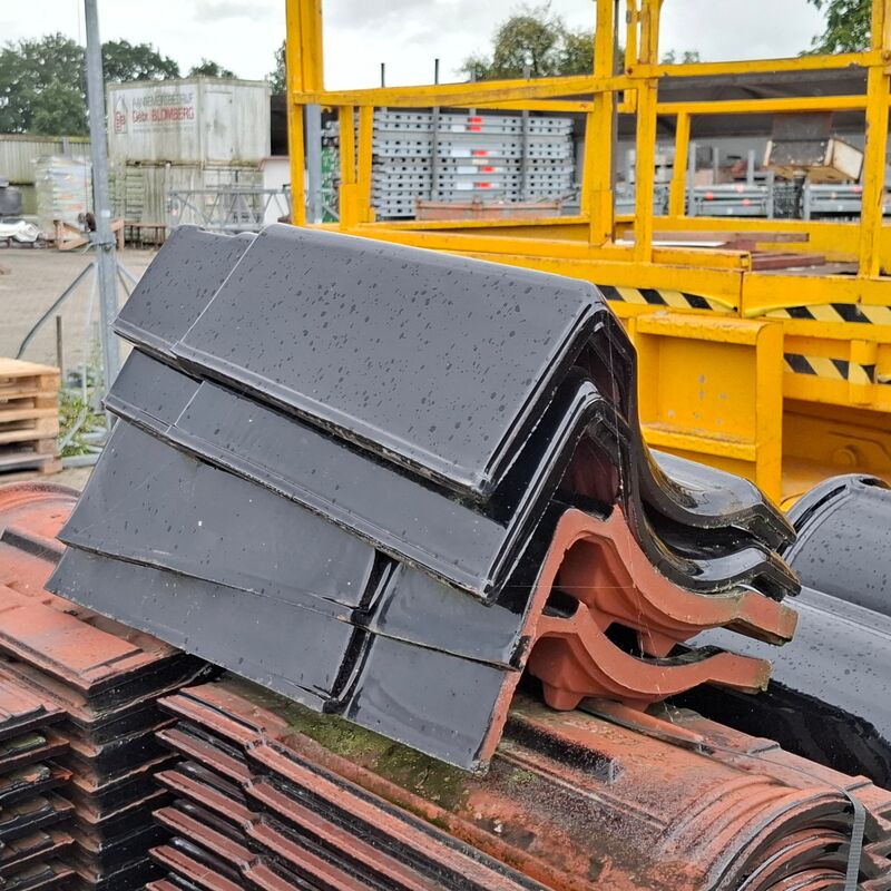 2x Pallet met diverse dakpannen Zwart – foto 6 – kavel bij Onlineveilingmeester, Smilde