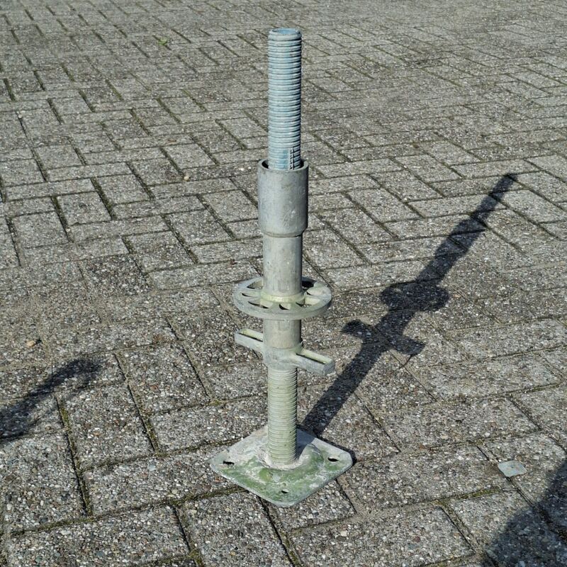 Partij voetspindels met voetstukken, Layher, Allround | 62 cm, in stapelbak – foto 2 – kavel bij Onlineveilingmeester, Smilde