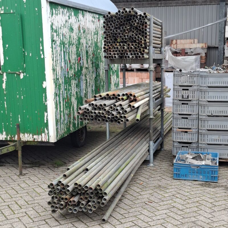 Partij steigerbuizen en koppelingen – foto 2 – kavel bij Onlineveilingmeester, Smilde