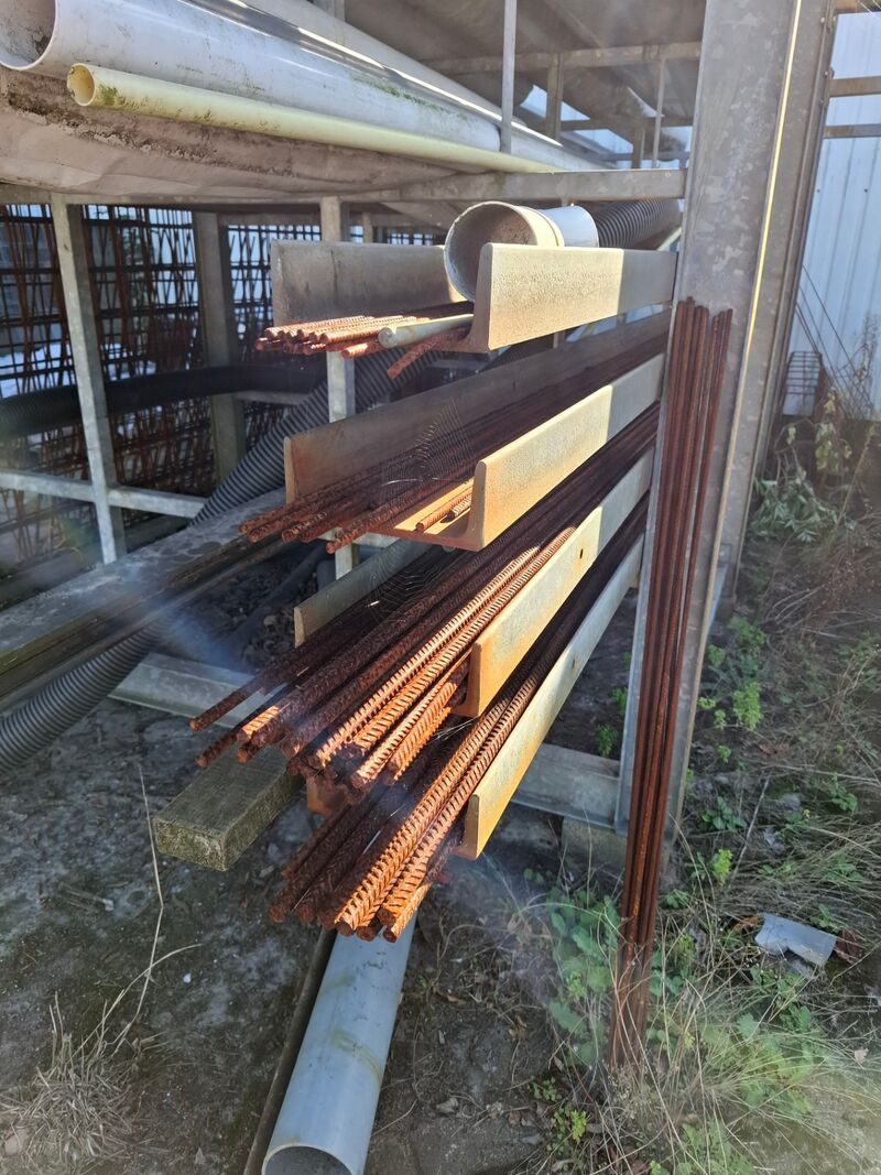 Langmateriaalstelling met inhoud – foto 7 – kavel bij Onlineveilingmeester, Smilde