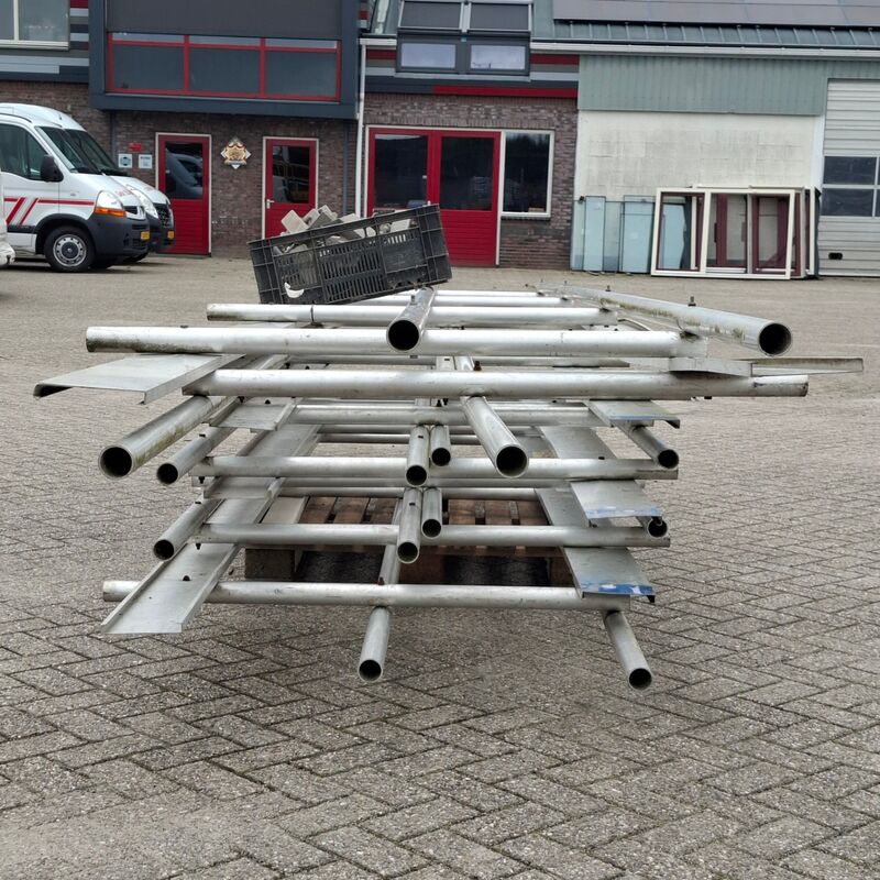 8x Leuning, Layher – foto 2 – kavel bij Onlineveilingmeester, Smilde