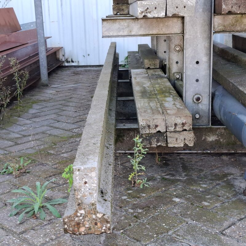 Partij betonnen profielen met stelling – foto 8 – kavel bij Onlineveilingmeester, Smilde