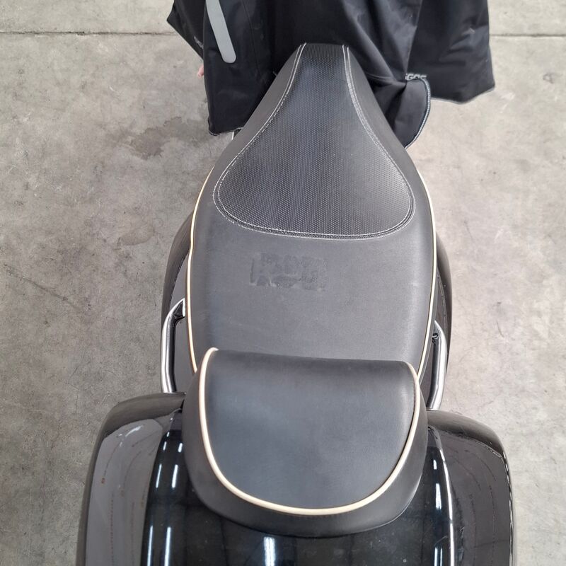 Bromfiets, Vespa, Primavera 4T, 2017 – foto 9 – kavel bij Domeinen Roerende Zaken, Soesterberg