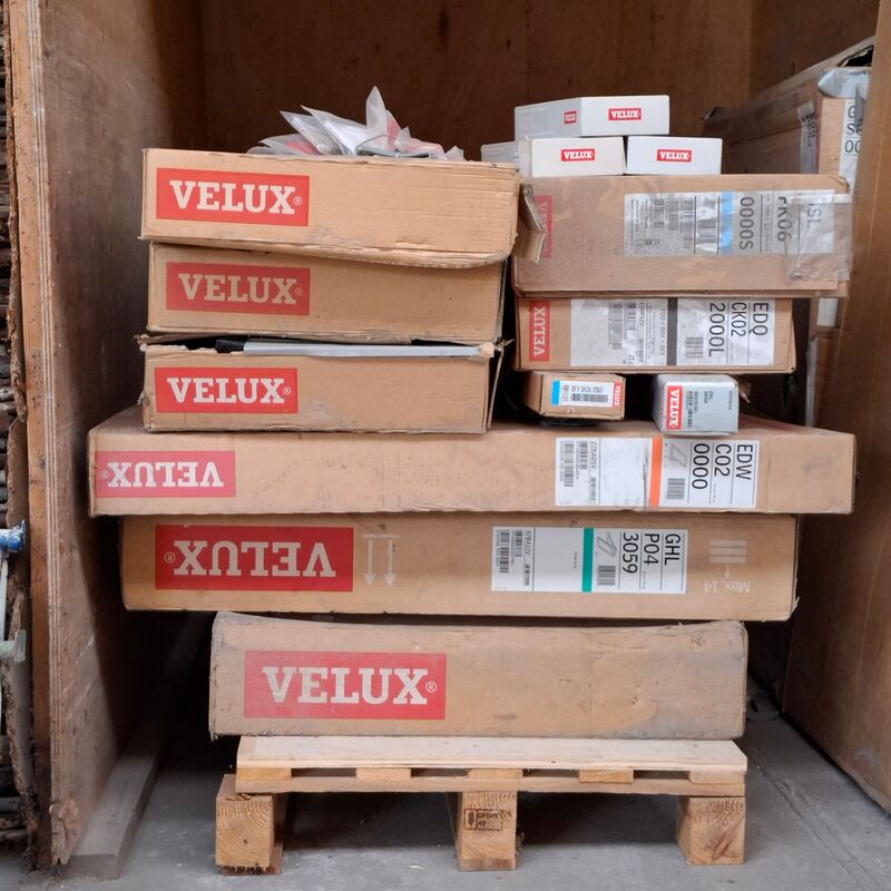 Partij diverse kozijn- en raamrestanten, Velux – foto 2 – kavel bij Onlineveilingmeester, Smilde