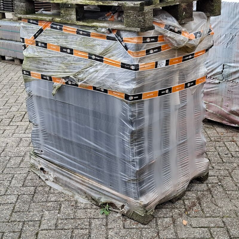 2x Pallet met diverse dakpannen Zwart – foto 5 – kavel bij Onlineveilingmeester, Smilde