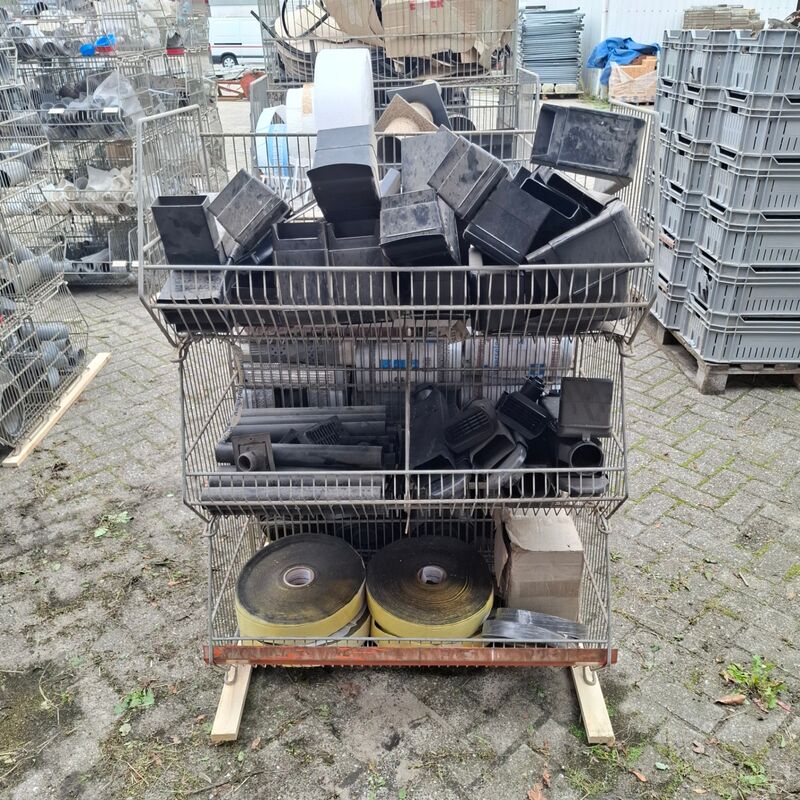 Ca. 12x Draadmand met divers materiaal – foto 2 – kavel bij Onlineveilingmeester, Smilde