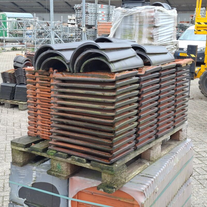 2x Pallet met dakpannen Nibra, Zwart – foto 7 – kavel bij Onlineveilingmeester, Smilde