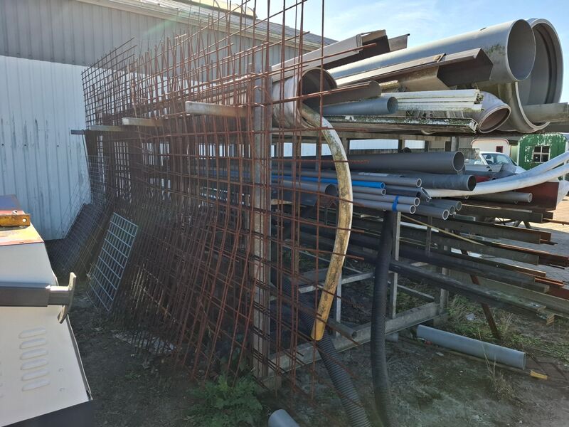 Langmateriaalstelling met inhoud – foto 3 – kavel bij Onlineveilingmeester, Smilde