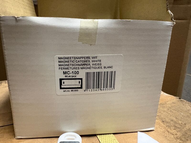 Ca. 600x (Keuken)Kast Magneet, Wit – foto 3 – kavel bij Onlineveilingmeester