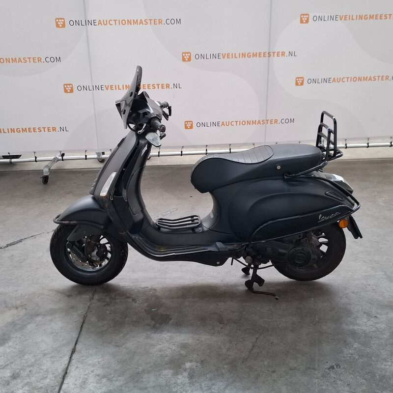 Bromfiets, Vespa, Sprint 50, 2019 – foto 5 – kavel bij Domeinen Roerende Zaken, Soesterberg