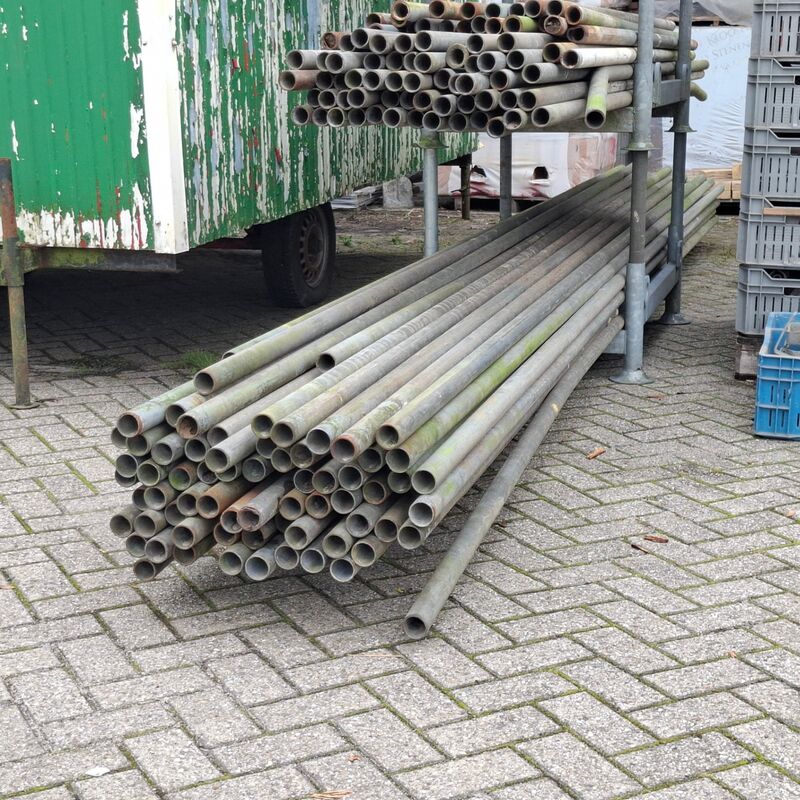 Partij steigerbuizen en koppelingen – foto 3 – kavel bij Onlineveilingmeester, Smilde