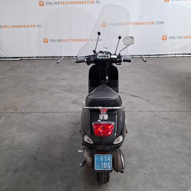Bromfiets, Vespa, LX 4T, 2011 – foto 7 – kavel bij Domeinen Roerende Zaken, Soesterberg