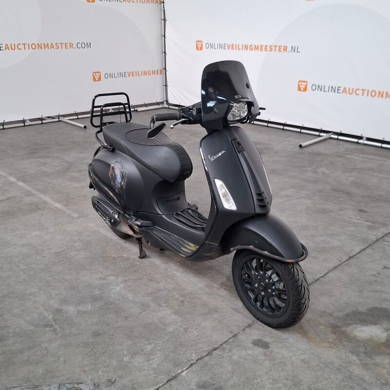 Bromfiets, Vespa, Sprint 50, 2019 – foto 2 – kavel bij Domeinen Roerende Zaken, Soesterberg