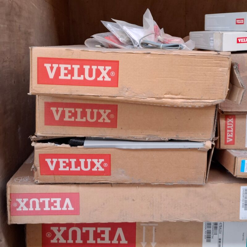 Partij diverse kozijn- en raamrestanten, Velux – foto 4 – kavel bij Onlineveilingmeester, Smilde