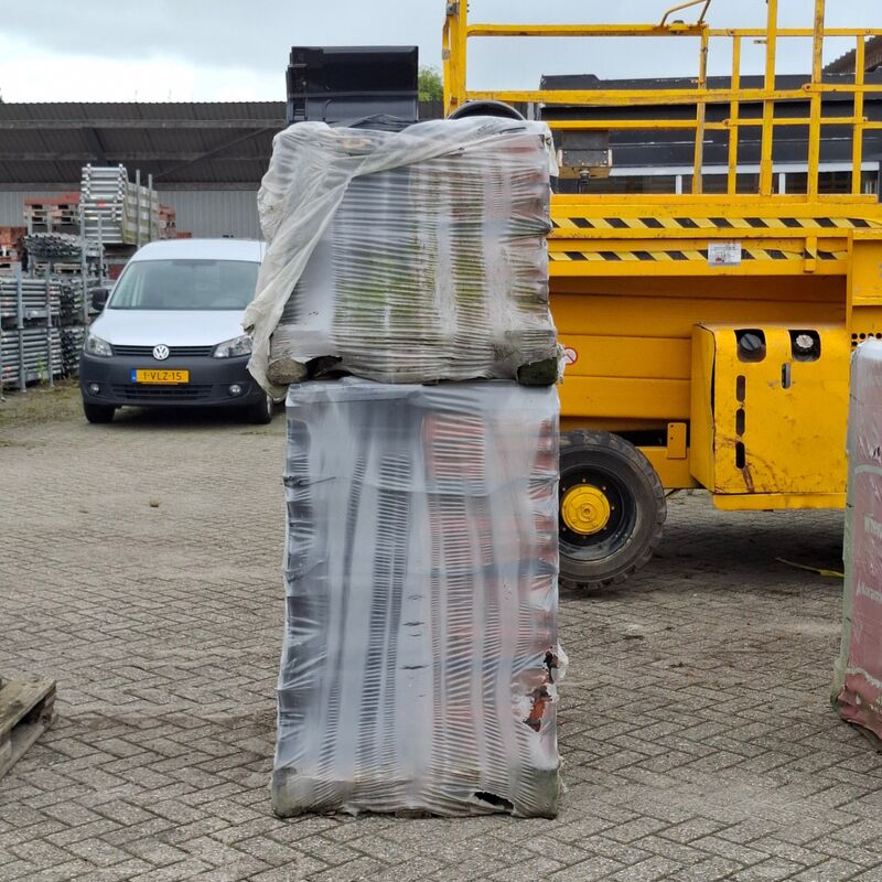 2x Pallet met dakpannen VHF Vario, Zwart – foto 2 – kavel bij Onlineveilingmeester, Smilde