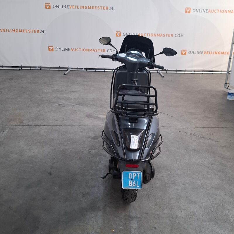 Snorscooter, Vespa, Sprint 50, 2018 – foto 7 – kavel bij Domeinen Roerende Zaken, Soesterberg