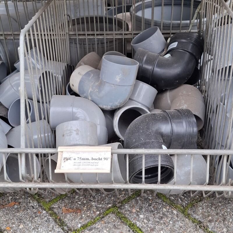 Ca. 16x Draadmand met divers PVC Materiaal – foto 3 – kavel bij Onlineveilingmeester, Smilde