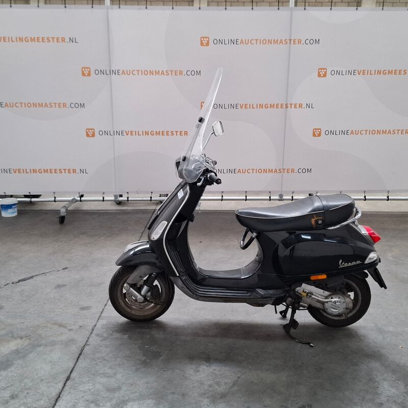Bromfiets, Vespa, LX 4T, 2011 – foto 5 – kavel bij Domeinen Roerende Zaken, Soesterberg