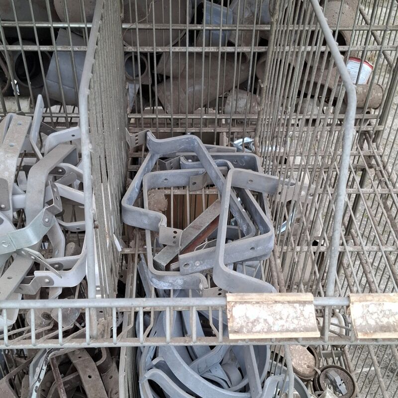 Ca. 16x Draadmand met divers PVC materiaal en ijzerwaar – foto 7 – kavel bij Onlineveilingmeester, Smilde