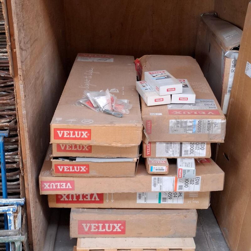 Partij diverse kozijn- en raamrestanten, Velux – foto 3 – kavel bij Onlineveilingmeester, Smilde