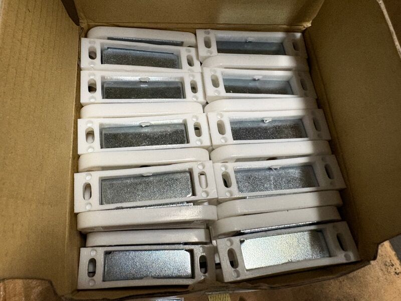 Ca. 600x (Keuken)Kast Magneet, Wit – foto 4 – kavel bij Onlineveilingmeester