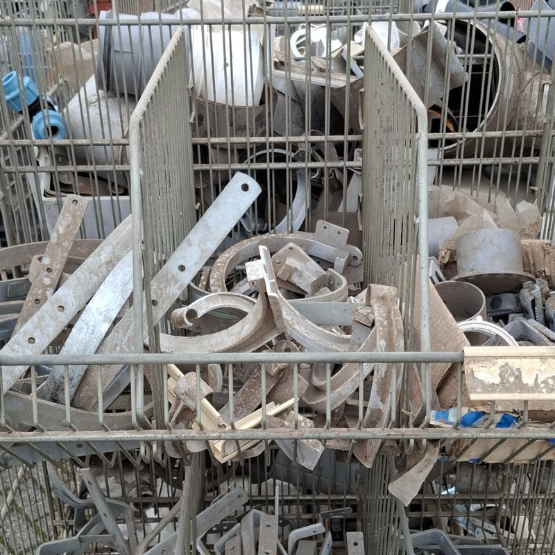 Ca. 16x Draadmand met divers PVC materiaal en ijzerwaar – foto 3 – kavel bij Onlineveilingmeester, Smilde