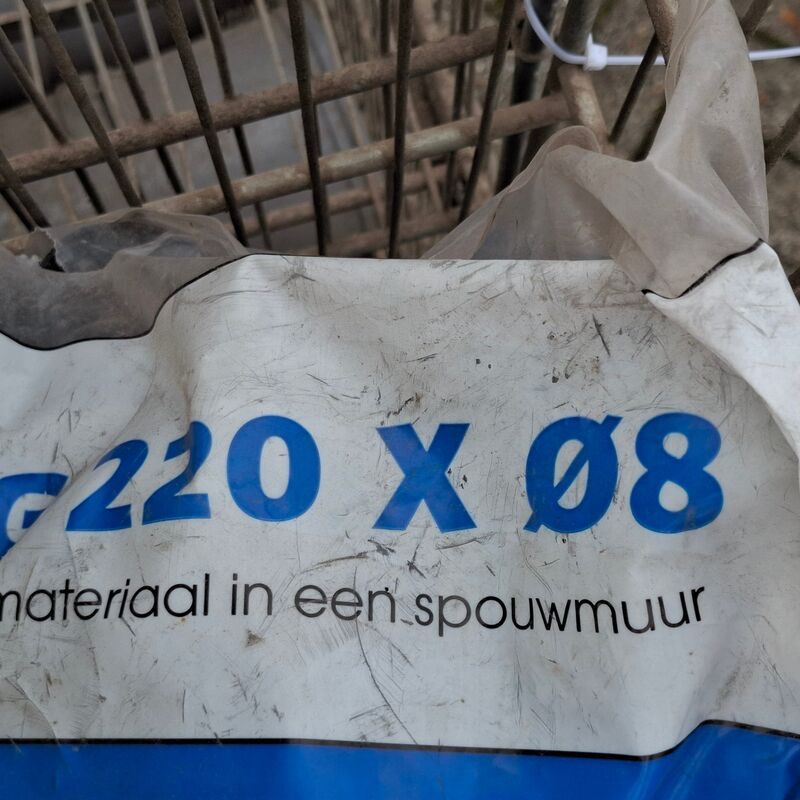 Divers PVC Materiaal en UNI-flexpluggen, in 13x draadmand – foto 8 – kavel bij Onlineveilingmeester, Smilde