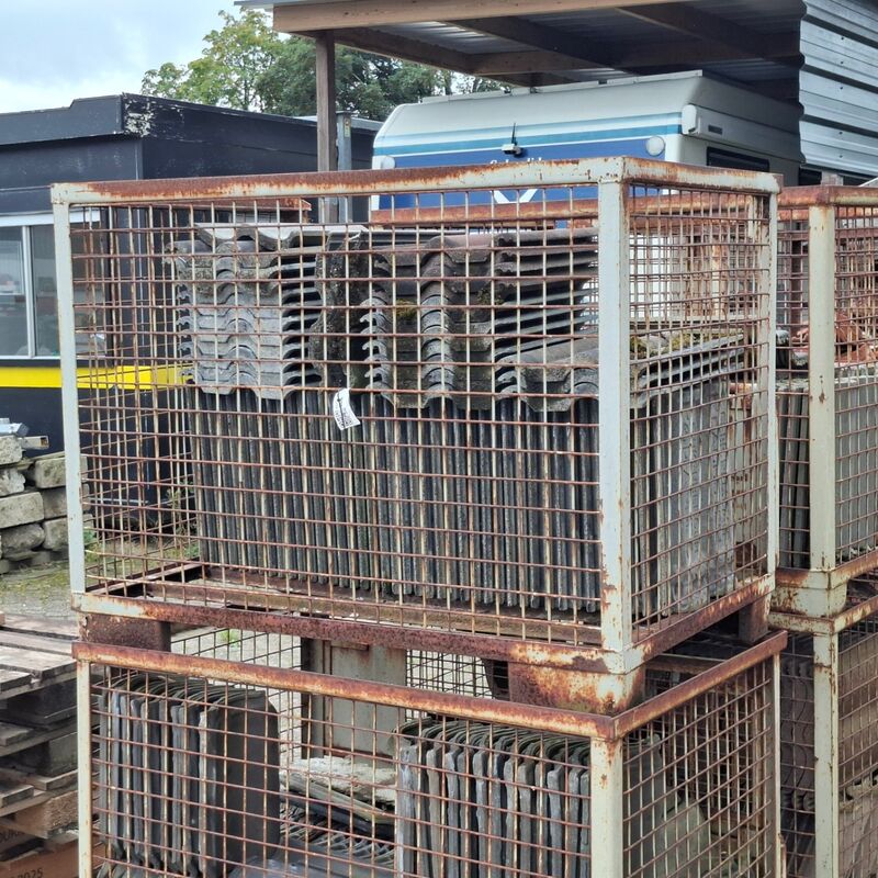 10x Gitterbox met diverse dakpannen – foto 2 – kavel bij Onlineveilingmeester, Smilde