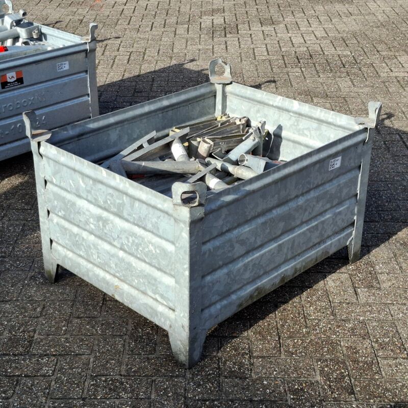 Partij O-consoles met pen & 4x O-console hoekvlonder, Layher, Allround, in stapelbak – kavel bij Onlineveilingmeester, Smilde