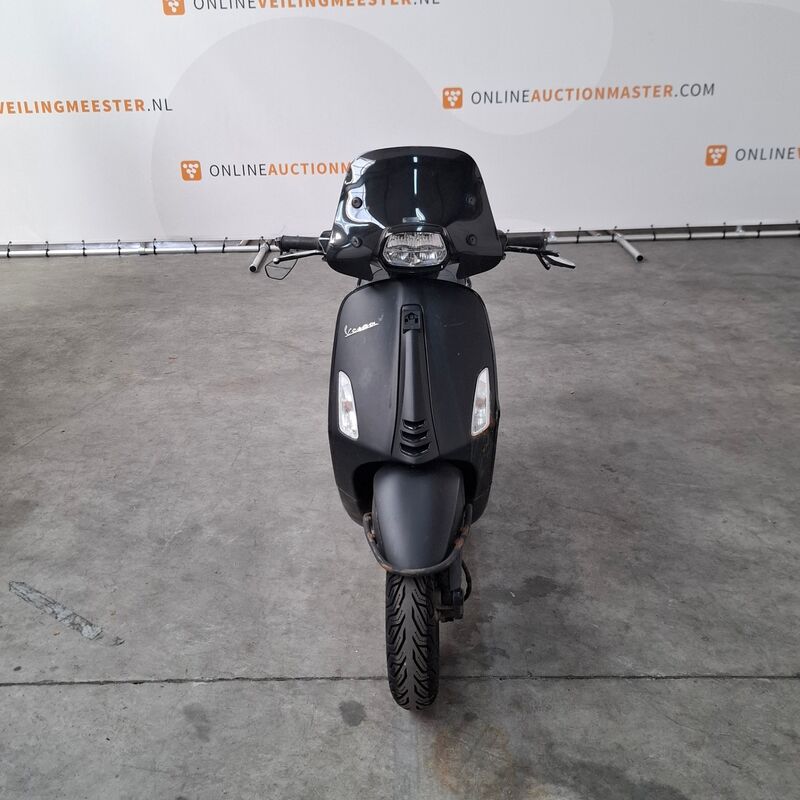 Bromfiets, Vespa, Sprint 50, 2019 – foto 3 – kavel bij Domeinen Roerende Zaken, Soesterberg