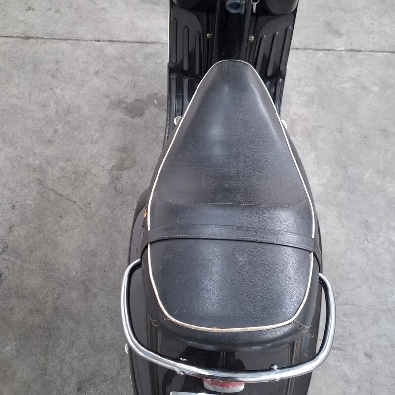 Bromfiets, Vespa, LX 4T, 2011 – foto 9 – kavel bij Domeinen Roerende Zaken, Soesterberg
