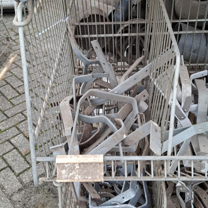 Ca. 16x Draadmand met divers PVC materiaal en ijzerwaar – foto 5 – kavel bij Onlineveilingmeester, Smilde