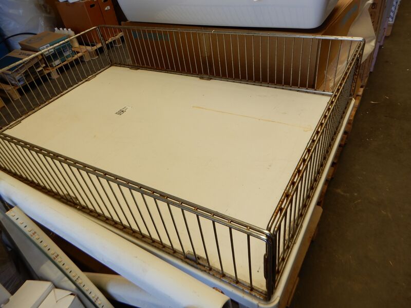 Presentatietafel, wit/chroom – foto 3 – kavel bij Onlineveilingmeester, Assen