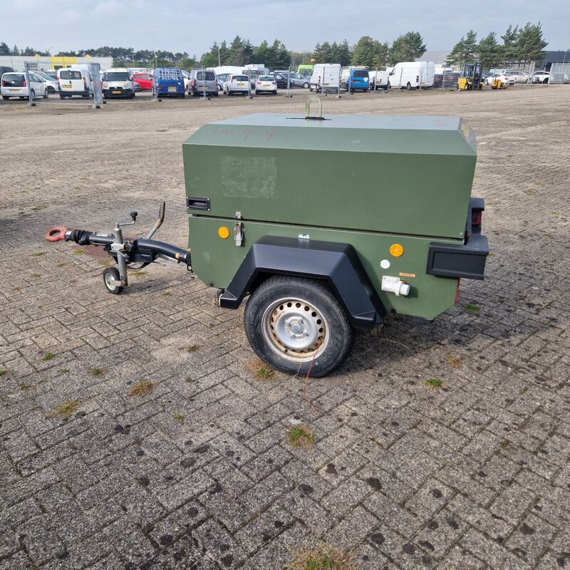Mobiele dieselcompressor, Ingersoll-Rand, W902 code 49, 2005 – foto 3 – kavel bij Domeinen Roerende Zaken, Soesterberg