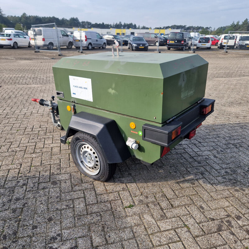 Mobiele dieselcompressor, Ingersoll-Rand, W902 code 49, 2005 – foto 3 – kavel bij Domeinen Roerende Zaken, Soesterberg