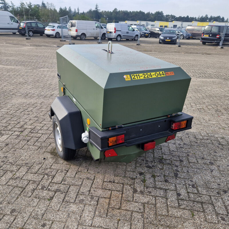 Mobiele dieselcomprressor, Ingersoll-Rand, W902 code 49, 2005 – foto 4 – kavel bij Domeinen Roerende Zaken, Soesterberg