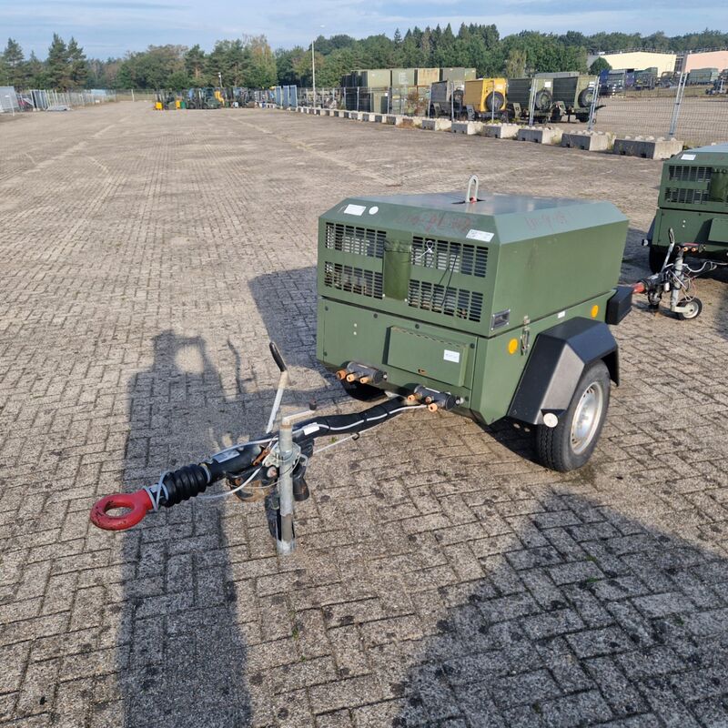 Mobiele dieselcomprressor, Ingersoll-Rand, W902 code 49, 2005 – kavel bij Domeinen Roerende Zaken, Soesterberg