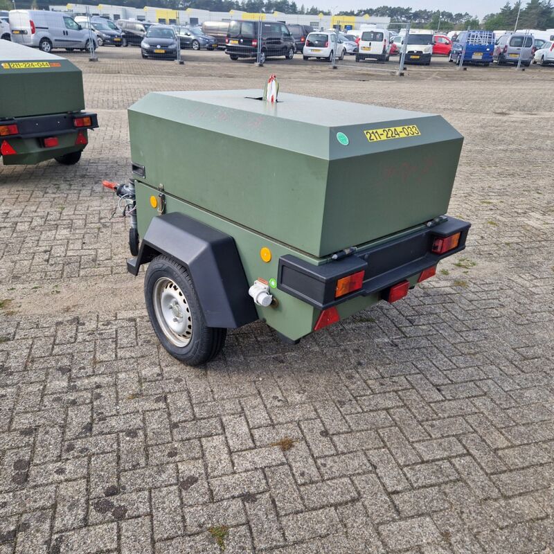 Mobiele dieselcompressor, Ingersoll-Rand, W902 code 49, 2005 – foto 4 – kavel bij Domeinen Roerende Zaken, Soesterberg