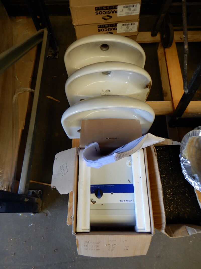 Inhoud stellingvak o.a. sanitair – foto 2 – kavel bij Onlineveilingmeester, Assen