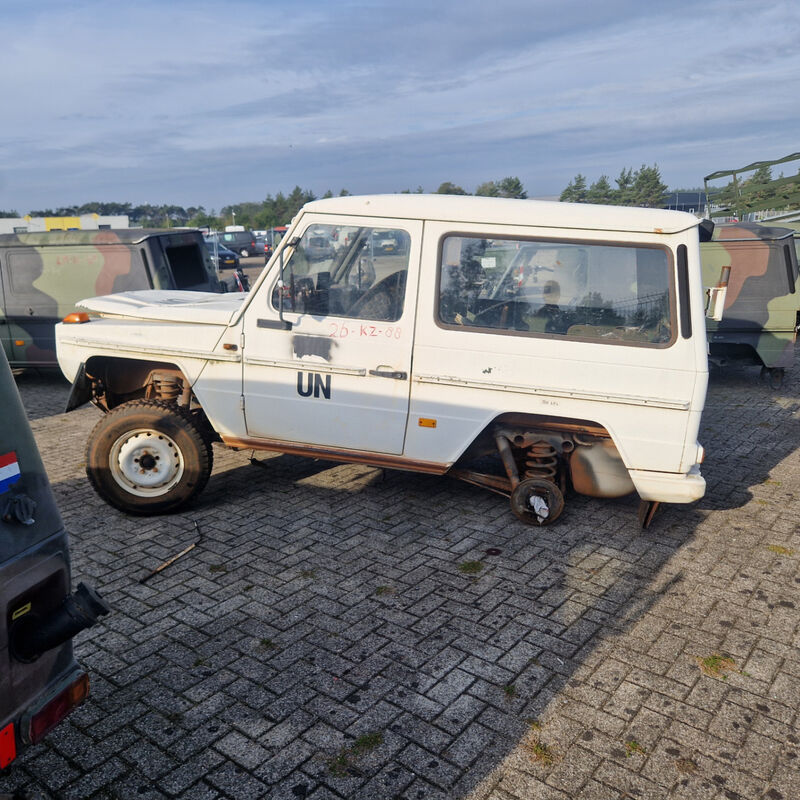 Voertuig, incompleet, Mercedes-Benz, 290GD – foto 2 – kavel bij Domeinen Roerende Zaken, Soesterberg