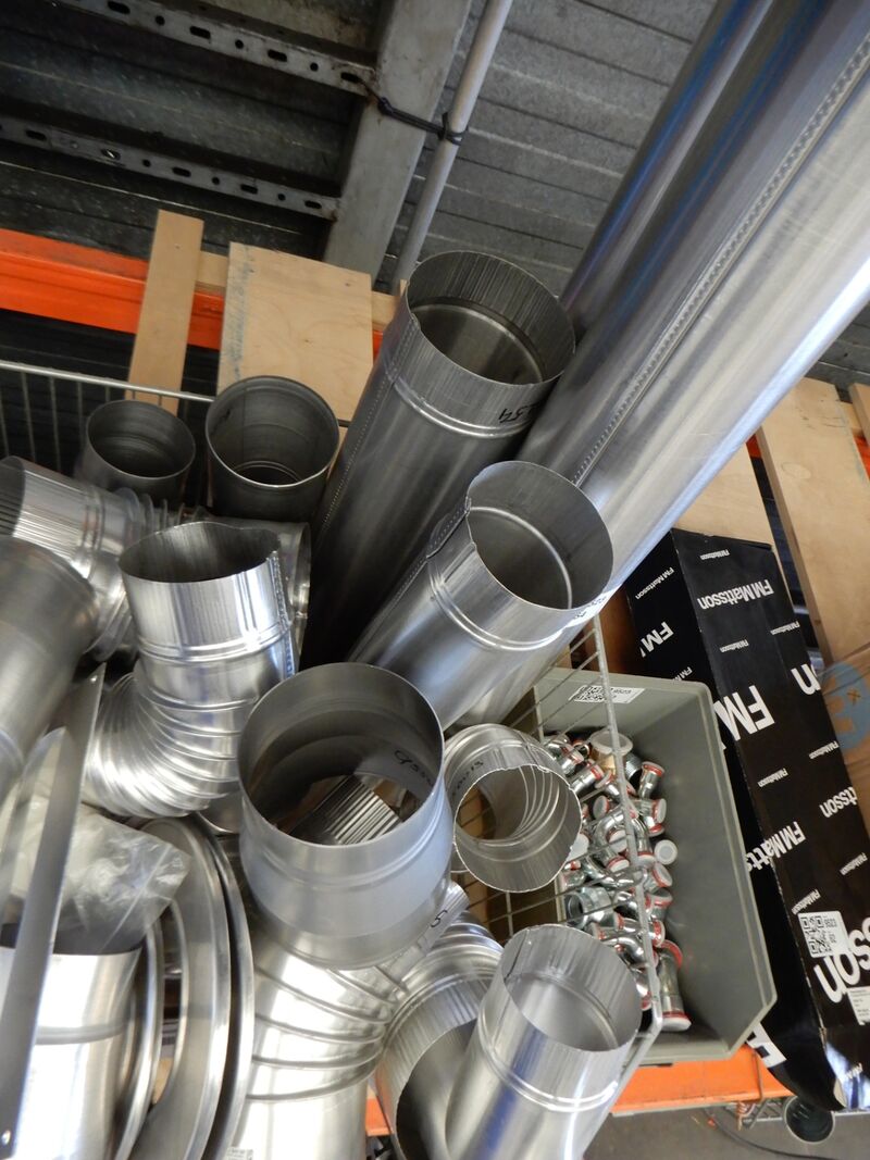 Diverse aluminium hulpstukken in draadmand, Burgerhout, aluminium – foto 6 – kavel bij Onlineveilingmeester, Assen