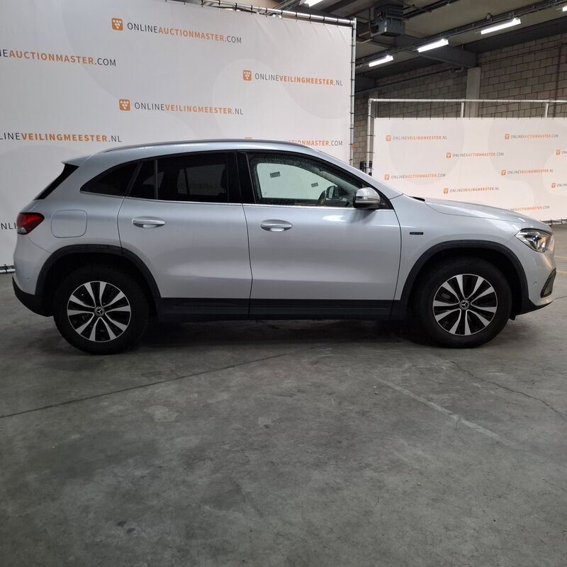 Personenauto, Mercedes-Benz, GLA-klasse, 250 e AMG Line, 2021 – foto 4 – kavel bij Domeinen Roerende Zaken, Soesterberg