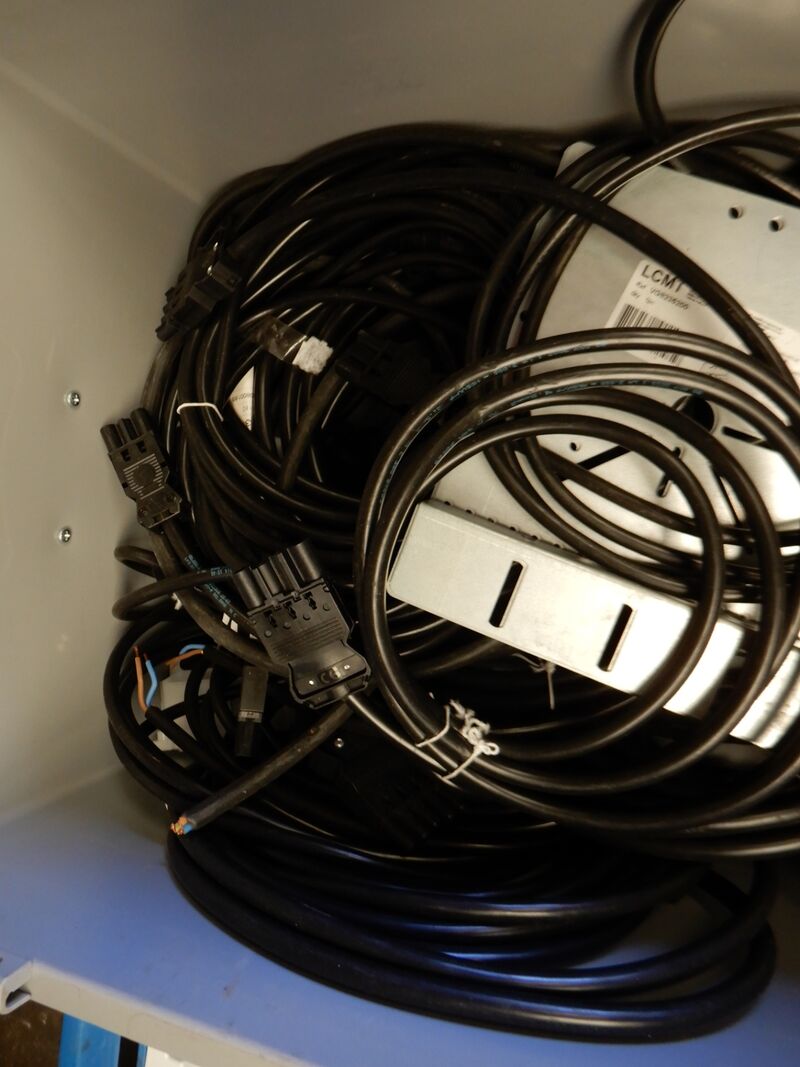 Kist met diverse elektra – foto 3 – kavel bij Onlineveilingmeester, Assen