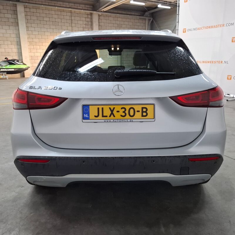 Personenauto, Mercedes-Benz, GLA-klasse, 250 e AMG Line, 2021 – foto 10 – kavel bij Domeinen Roerende Zaken, Soesterberg