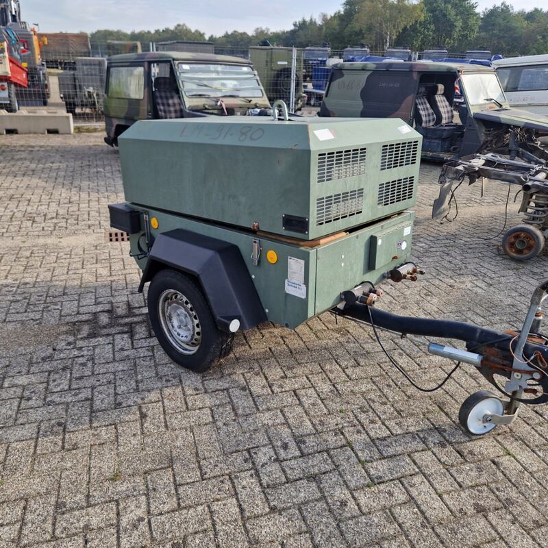 Mobiele dieselcompressor, Ingersoll-Rand, W902 code 49, 2006 – foto 8 – kavel bij Domeinen Roerende Zaken, Soesterberg