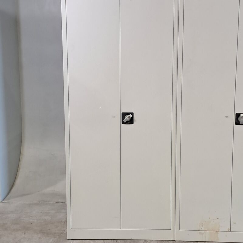 2x Draaideurkast – foto 2 – kavel bij Domeinen Roerende Zaken, Groningen