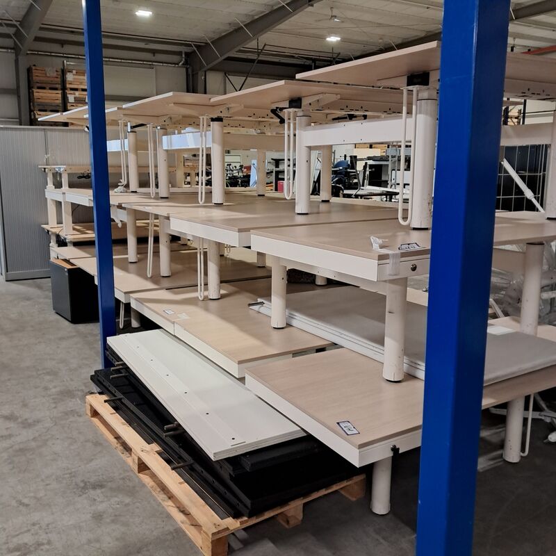 Partij duo bureaus, O.a. Gispen – foto 8 – kavel bij Domeinen Roerende Zaken, Groningen