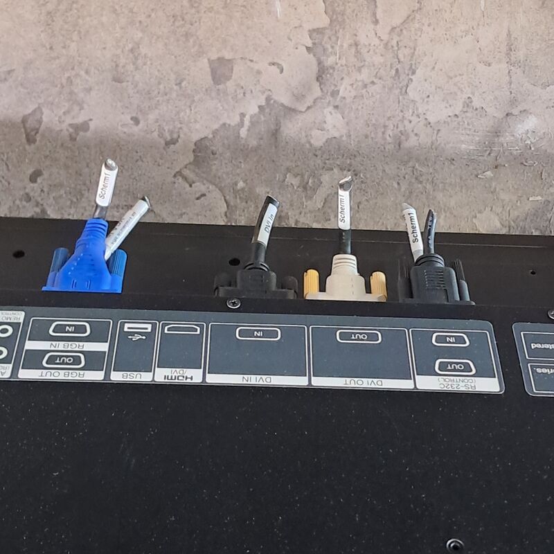 4x Monitor, LG, Flatron 47WV30BR-B, 2011 – foto 5 – kavel bij Domeinen Roerende Zaken, Groningen