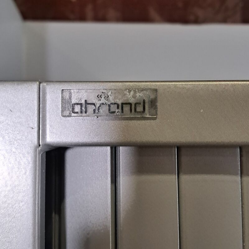 2x Jaloeziekast, Ahrend – foto 4 – kavel bij Domeinen Roerende Zaken, Groningen