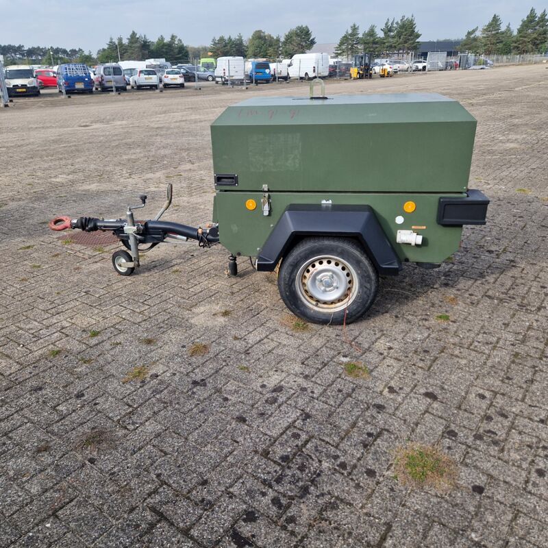 Mobiele dieselcompressor, Ingersoll-Rand, W902 code 49, 2005 – foto 2 – kavel bij Domeinen Roerende Zaken, Soesterberg